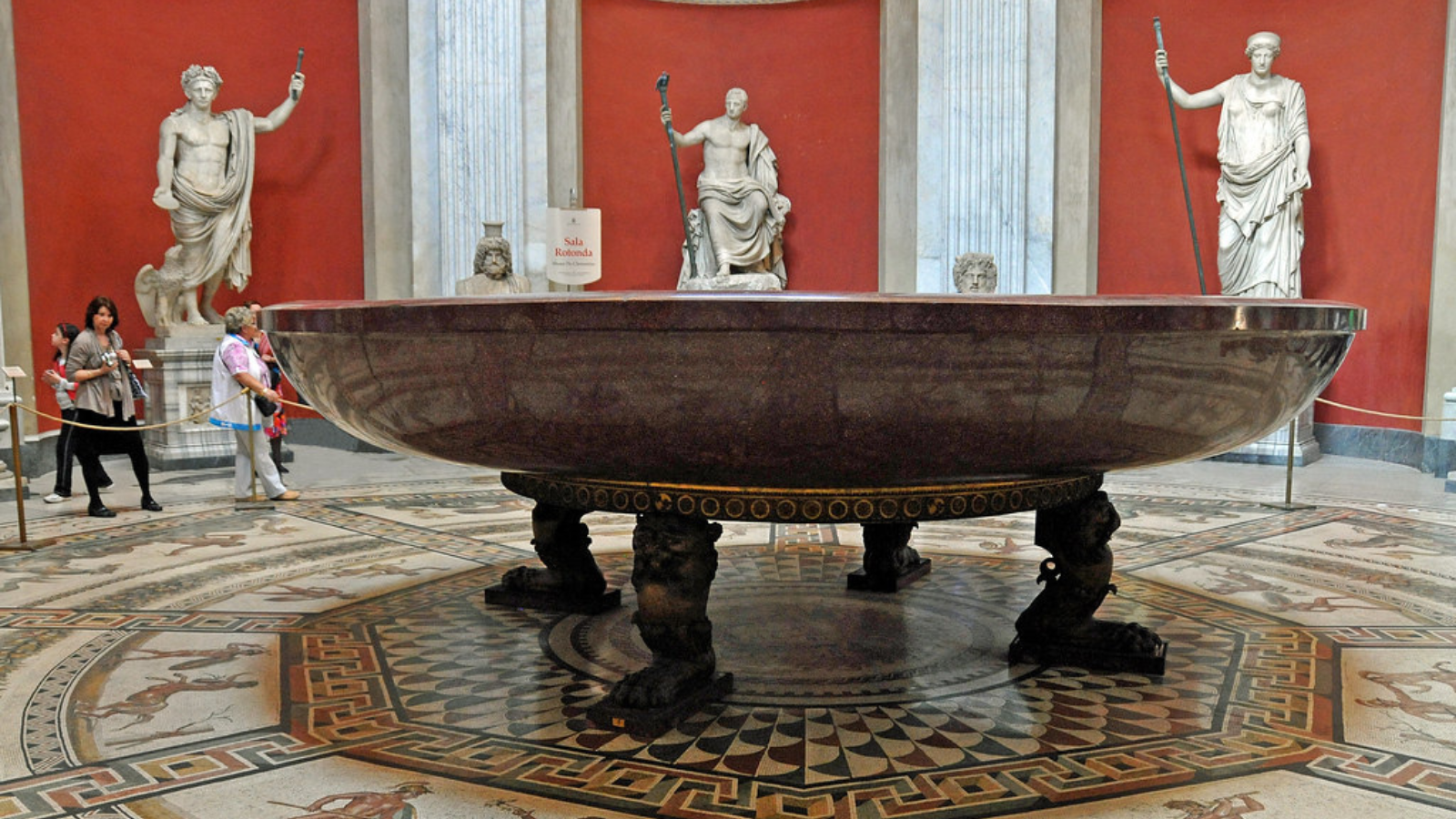 EXTRAVAGANT BATHS OF THE ROYALS